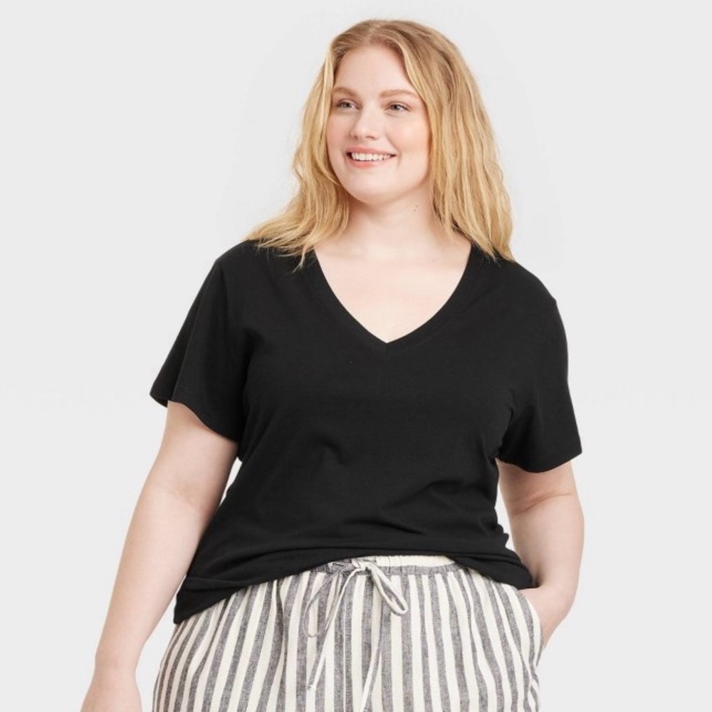 NWT Universal Thread short sleeve v neck